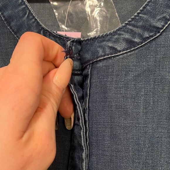 Evsie Kid's Blue 3/4 Sleeve Button Down Chambray Dress Size Medium NWT - Picture 4 of 8